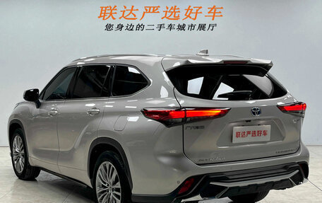 Toyota Highlander, 2022 год, 3 750 000 рублей, 4 фотография