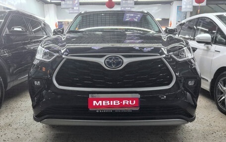 Toyota Highlander, 2022 год, 3 350 000 рублей, 4 фотография