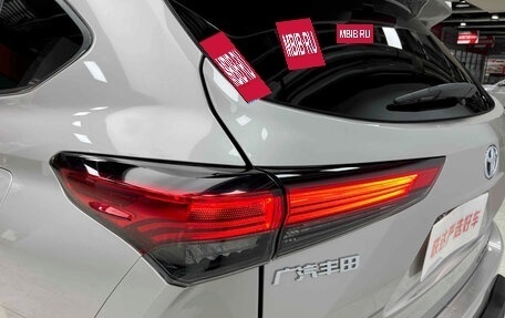 Toyota Highlander, 2022 год, 3 750 000 рублей, 5 фотография