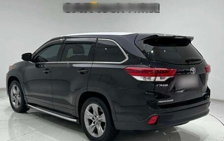 Toyota Highlander, 2022 год, 3 325 000 рублей, 3 фотография