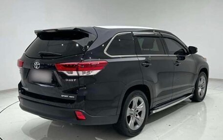 Toyota Highlander, 2022 год, 3 325 000 рублей, 4 фотография