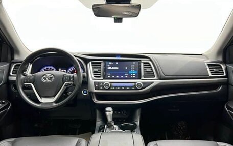 Toyota Highlander, 2022 год, 3 325 000 рублей, 8 фотография