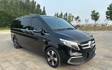 Mercedes-Benz V-Класс, 2022 год, 4 290 000 рублей, 3 фотография