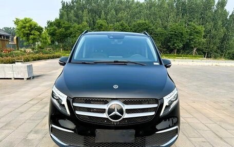 Mercedes-Benz V-Класс, 2022 год, 4 290 000 рублей, 2 фотография