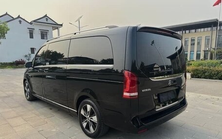 Mercedes-Benz V-Класс, 2022 год, 4 290 000 рублей, 6 фотография