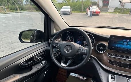Mercedes-Benz V-Класс, 2022 год, 4 290 000 рублей, 13 фотография