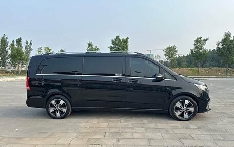Mercedes-Benz V-Класс, 2022 год, 4 290 000 рублей, 8 фотография