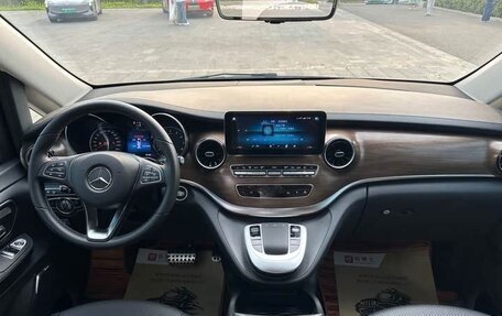 Mercedes-Benz V-Класс, 2022 год, 4 290 000 рублей, 12 фотография