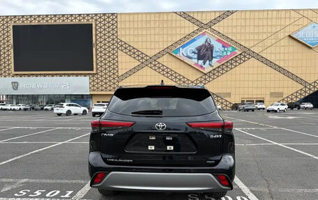 Toyota Highlander, 2022 год, 2 998 000 рублей, 5 фотография
