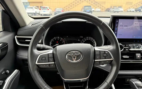 Toyota Highlander, 2022 год, 2 998 000 рублей, 10 фотография