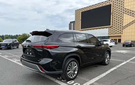 Toyota Highlander, 2022 год, 2 998 000 рублей, 4 фотография