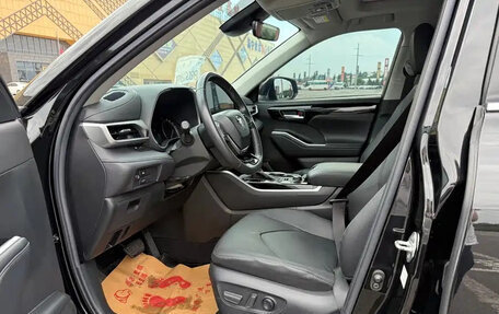 Toyota Highlander, 2022 год, 2 998 000 рублей, 7 фотография