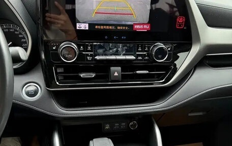 Toyota Highlander, 2022 год, 2 998 000 рублей, 11 фотография