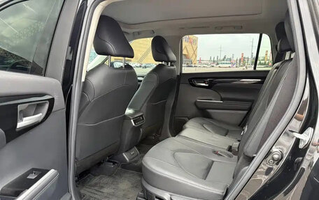 Toyota Highlander, 2022 год, 2 998 000 рублей, 14 фотография
