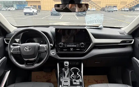 Toyota Highlander, 2022 год, 2 998 000 рублей, 16 фотография