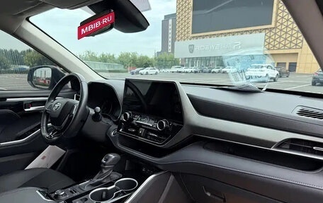 Toyota Highlander, 2022 год, 2 998 000 рублей, 24 фотография
