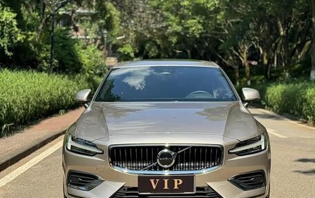 Volvo S60 III, 2023 год, 2 892 000 рублей, 2 фотография