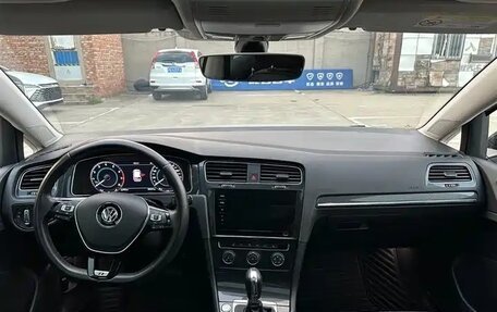 Volkswagen Golf VII, 2020 год, 1 550 000 рублей, 9 фотография
