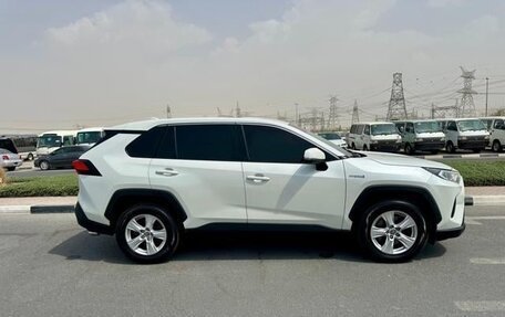 Toyota RAV4, 2021 год, 2 000 000 рублей, 5 фотография