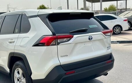 Toyota RAV4, 2021 год, 2 000 000 рублей, 12 фотография