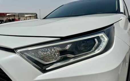 Toyota RAV4, 2021 год, 2 000 000 рублей, 9 фотография