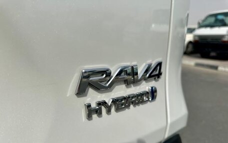 Toyota RAV4, 2021 год, 2 000 000 рублей, 11 фотография