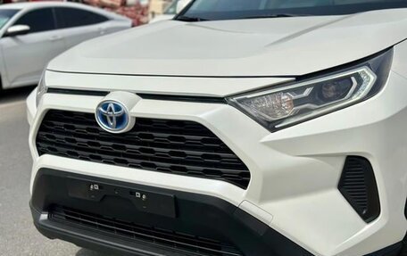 Toyota RAV4, 2021 год, 2 000 000 рублей, 10 фотография