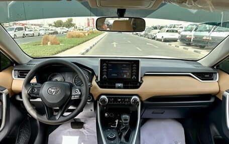 Toyota RAV4, 2021 год, 2 000 000 рублей, 15 фотография