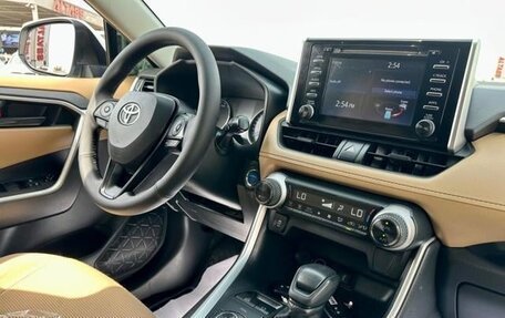 Toyota RAV4, 2021 год, 2 000 000 рублей, 17 фотография