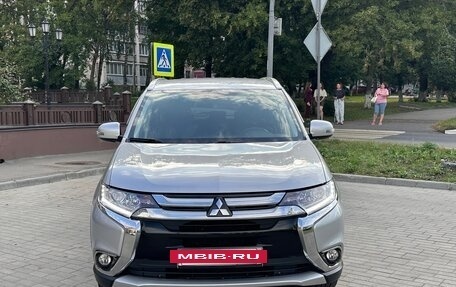 Mitsubishi Outlander III рестайлинг 3, 2017 год, 2 000 000 рублей, 2 фотография