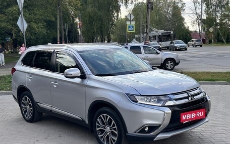 Mitsubishi Outlander III рестайлинг 3, 2017 год, 2 000 000 рублей, 3 фотография