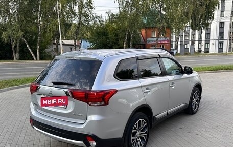 Mitsubishi Outlander III рестайлинг 3, 2017 год, 2 000 000 рублей, 5 фотография