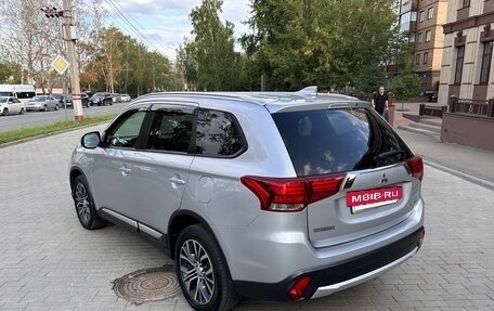 Mitsubishi Outlander III рестайлинг 3, 2017 год, 2 000 000 рублей, 7 фотография
