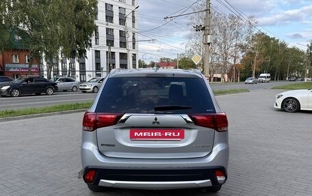 Mitsubishi Outlander III рестайлинг 3, 2017 год, 2 000 000 рублей, 6 фотография