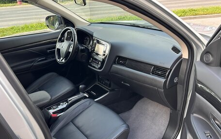 Mitsubishi Outlander III рестайлинг 3, 2017 год, 2 000 000 рублей, 8 фотография