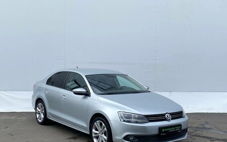 Volkswagen Jetta VI, 2013 год, 915 000 рублей, 3 фотография
