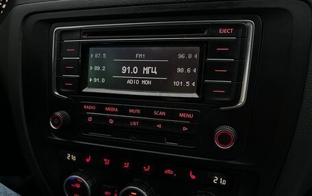 Volkswagen Jetta VI, 2013 год, 1 059 000 рублей, 6 фотография