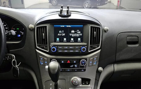 Hyundai Grand Starex Grand Starex I рестайлинг 2, 2020 год, 2 400 000 рублей, 11 фотография