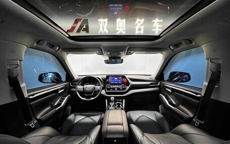 Toyota Highlander, 2022 год, 3 015 000 рублей, 10 фотография