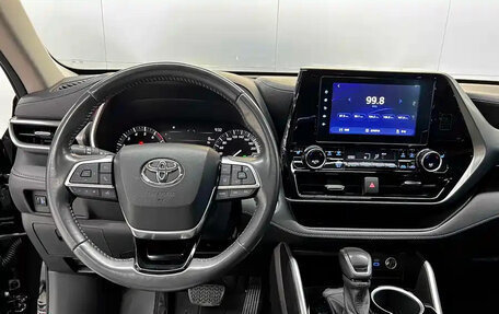 Toyota Highlander, 2022 год, 3 015 000 рублей, 12 фотография