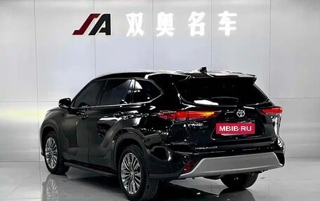 Toyota Highlander, 2022 год, 3 015 000 рублей, 7 фотография