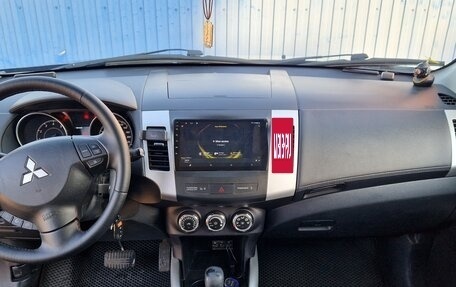 Mitsubishi Outlander III рестайлинг 3, 2011 год, 1 390 000 рублей, 12 фотография