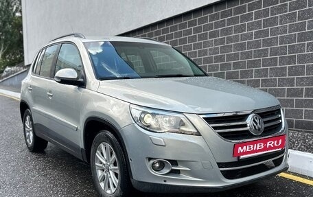 Volkswagen Tiguan I, 2010 год, 895 000 рублей, 2 фотография