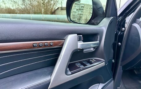 Toyota Land Cruiser 200, 2018 год, 6 700 000 рублей, 29 фотография