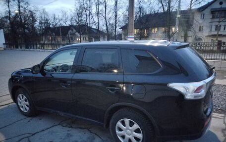 Mitsubishi Outlander III рестайлинг 3, 2014 год, 1 800 000 рублей, 9 фотография