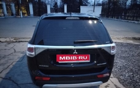 Mitsubishi Outlander III рестайлинг 3, 2014 год, 1 800 000 рублей, 8 фотография