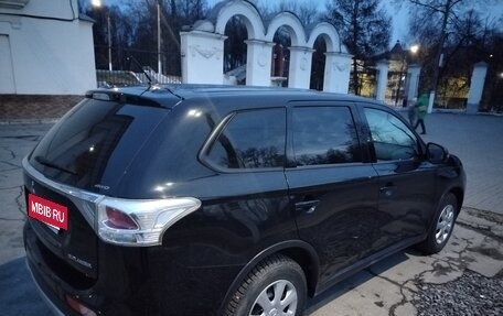 Mitsubishi Outlander III рестайлинг 3, 2014 год, 1 800 000 рублей, 7 фотография