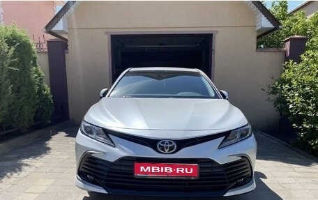 Toyota Camry, 2021 год, 2 850 000 рублей, 1 фотография