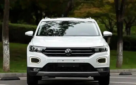 Volkswagen T-Roc I, 2022 год, 1 508 000 рублей, 2 фотография