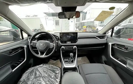 Toyota RAV4, 2025 год, 2 550 000 рублей, 8 фотография